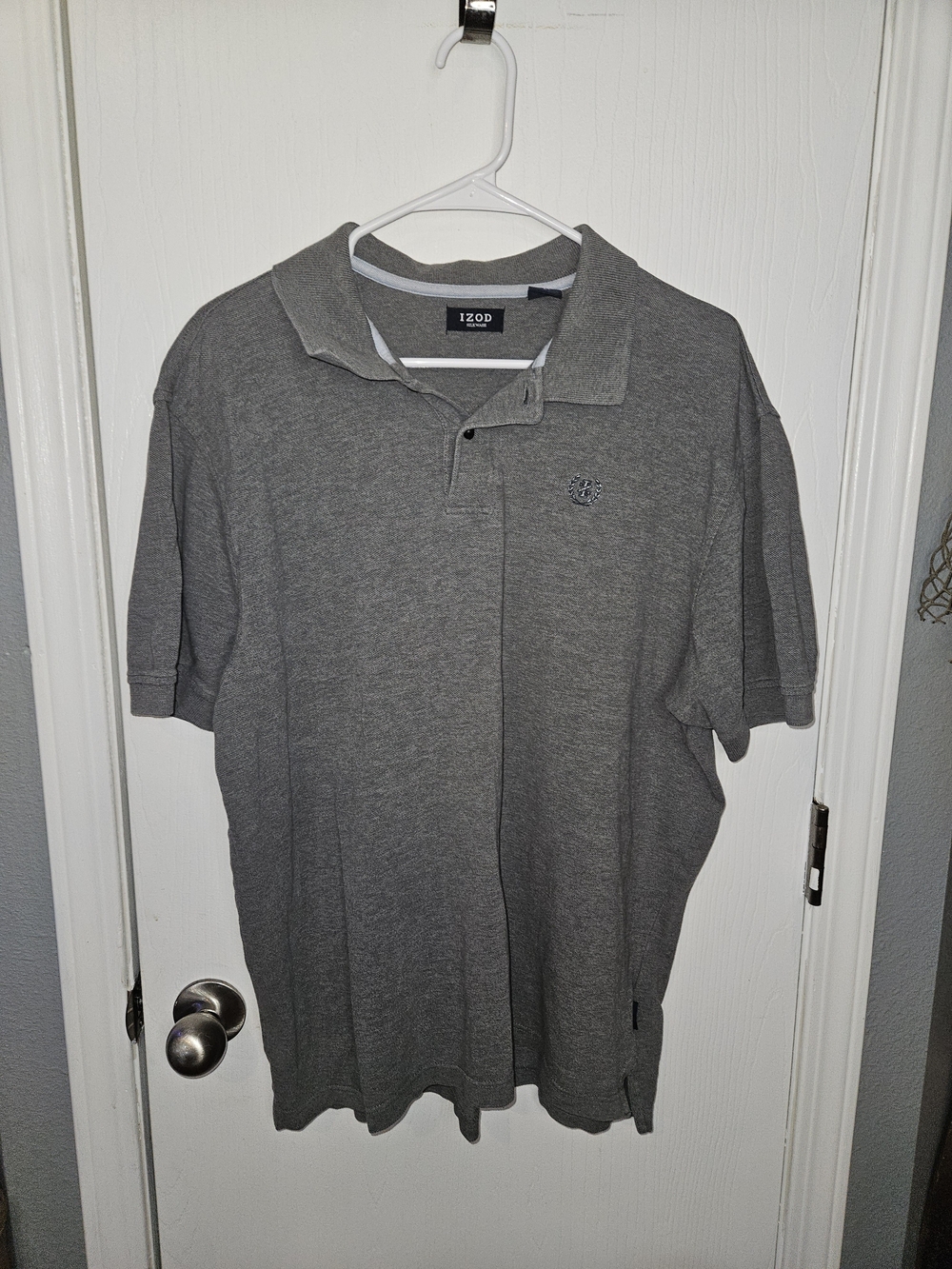 Izod Men's Heather Gray Polo Shirt with Subtle Logo